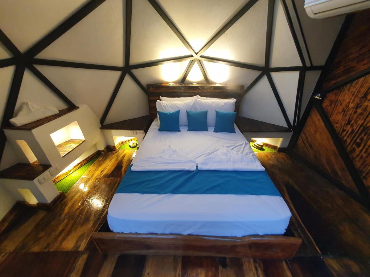 Glamping Tomaselli Hotell Manuel Antonio Exteriör bild